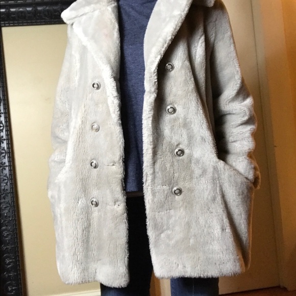 Over-sized Gray Teddy Bear Faux Fur Winter Coat - Picture 3 of 8